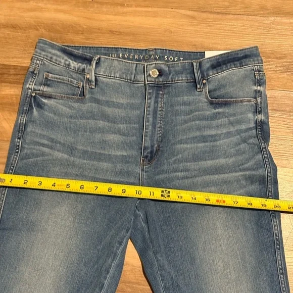 NWT White House Black Market Skinny Flare High Rise Everyday Soft Denim Jean 14L - Picture 13 of 15